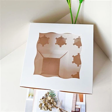 caja de pastel blanco